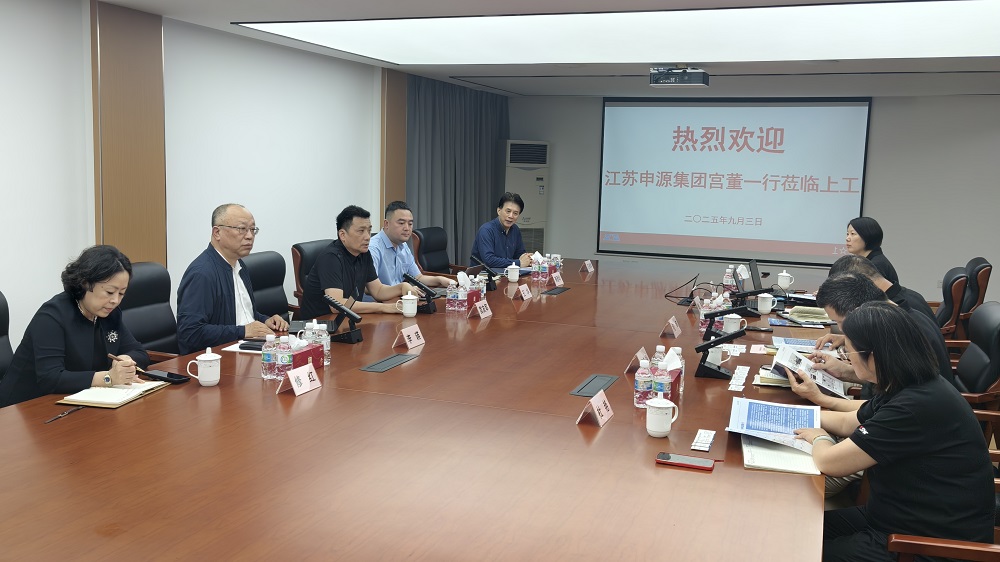 9月，宫友军董事长率队赴上海工具厂考察交流
